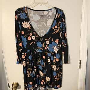 EUC Torrid super soft v neck shirt